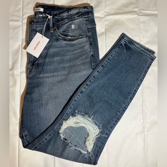 Good American Medium-Wash Jeans - Picture 8 of 12
